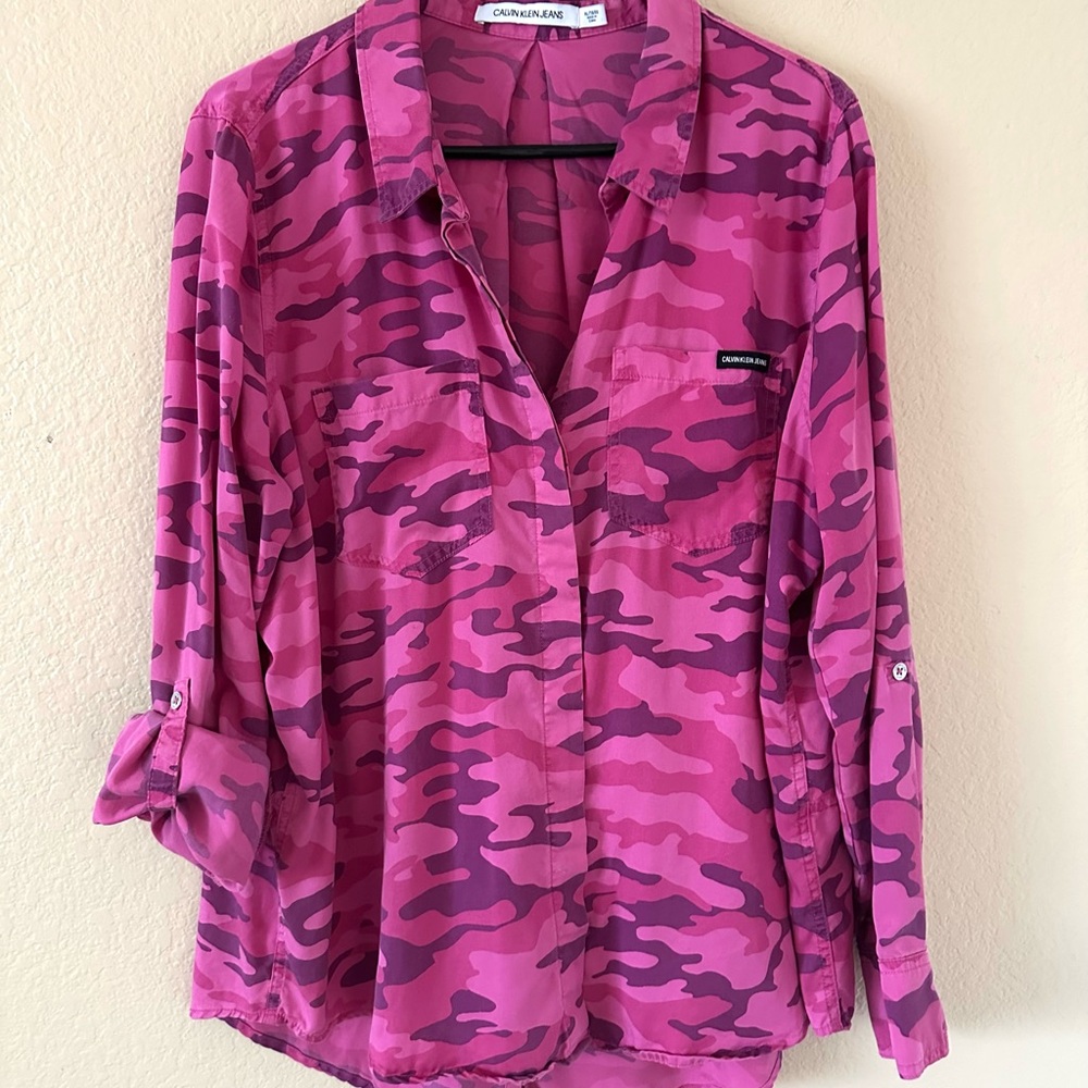 Calvin Klein Jeans pink camo top.